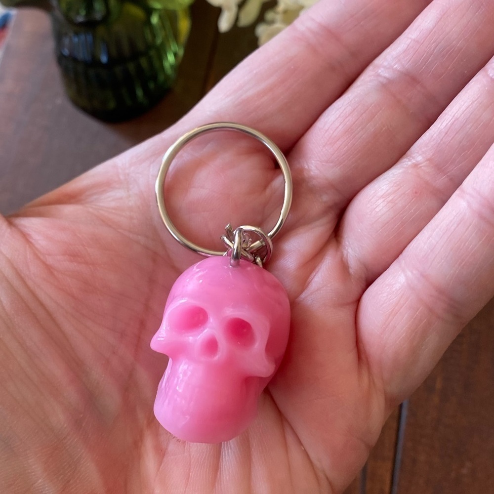 Handcrafted Resin Bubblegum Pink Skull 3” Keychain Gothic Backpack Bag Charm NEW - Picture 6 of 8